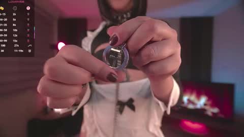 JULIE UWU online show from 11.03.25