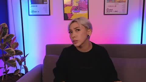 Violet online show from 04.10.26