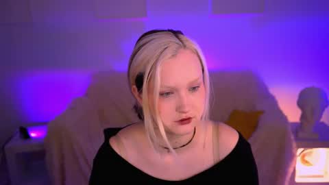 Snapshot of violettwoods chatting on 06.17.26 Violett online show from 06.17.26
