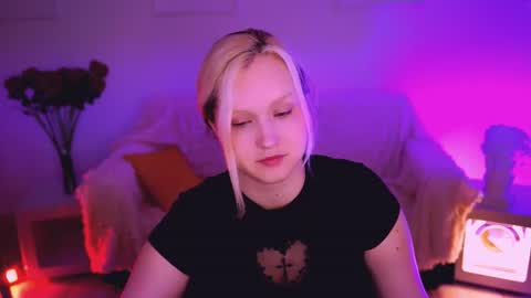Snapshot of violettwoods chatting on 06.23.26 Violett online show from 06.23.26