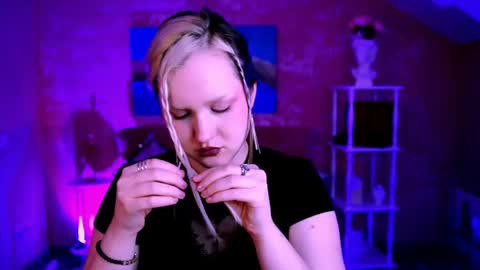 Snapshot of violettwoods chatting on 06.29.26 Violett online show from 06.29.26