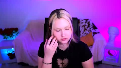 Snapshot of violettwoods chatting on 07.06.26 Violett online show from 07.06.26