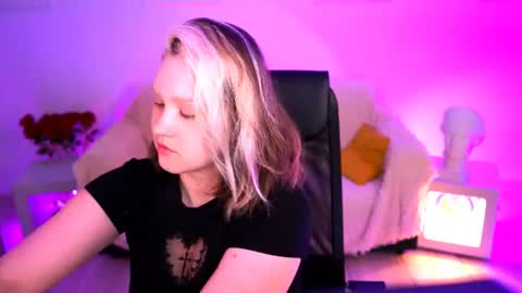 Snapshot of violettwoods chatting on 07.08.26 Violett online show from 07.08.26