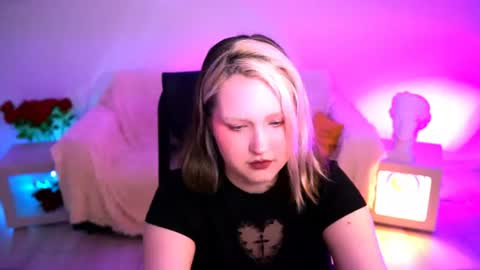 Snapshot of violettwoods chatting on 07.09.26 Violett online show from 07.09.26