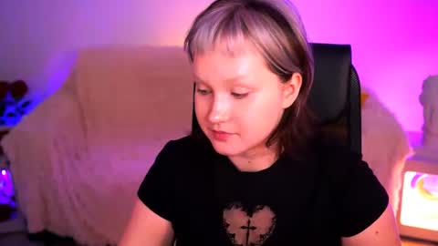 Snapshot of violettwoods chatting on 07.12.26 Violett online show from 07.12.26