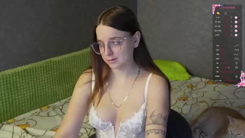 Snapshot of violetwin chatting on 03.05.26 Violet online show from 03.05.26