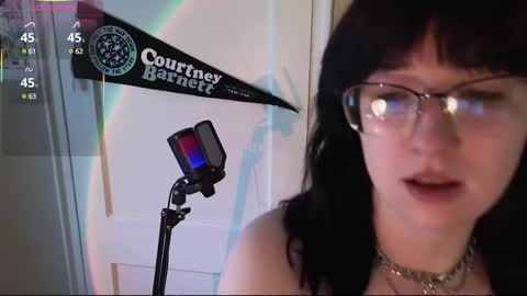 Violet Winter  indie sleaze goth girl next door online show from 03.01.25