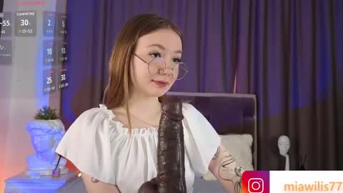 Mia  dont forget to thumbs up me online show from 09.27.25