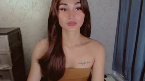 Snapshot of virgenpearl chatting on 07.18.26 Pearl online show from 07.18.26