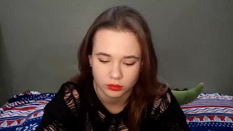 Snapshot of virgiehackney chatting on 10.15.25 Mia online show from 10.15.25