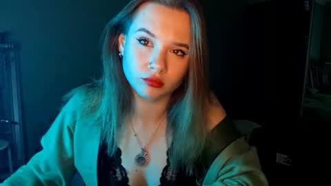 Snapshot of virgiehackney chatting on 10.21.25 Mia online show from 10.21.25