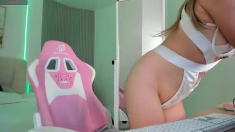 Snapshot of virrginchloee chatting on 06.19.26 Chloe online show from 06.19.26