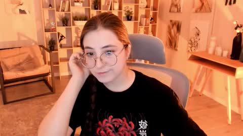 Snapshot of virtualvoyant chatting on 09.29.25 your love online show from 09.29.25