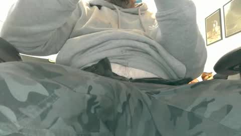 Snapshot of vitalbeach chatting on 02.04.25 vitalbeach online show from 02.04.25