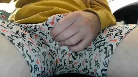 Snapshot of vitalbeach chatting on 02.26.25 vitalbeach online show from 02.26.25