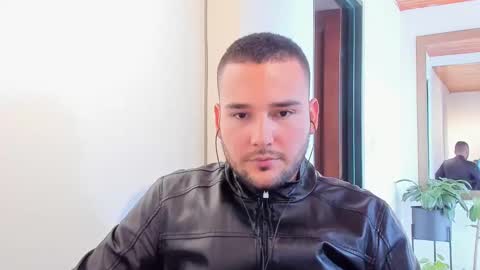 Vito Ferrer online show from 02.18.25