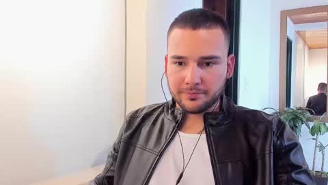 Vito Ferrer online show from 02.18.25