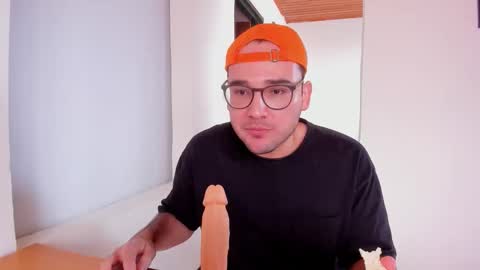 Vito Ferrer online show from 10.14.25