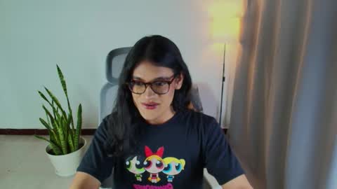 VittaaaPlease help me with your thumbs up its important  online show from 11.13.25