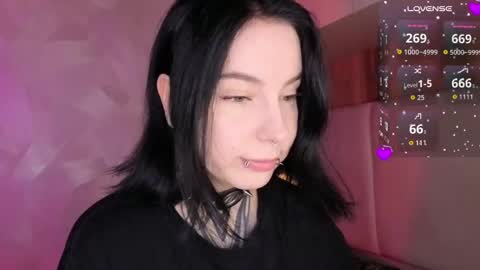 Snapshot of vivi__squirrel chatting on 05.27.26 Vivi online show from 05.27.26
