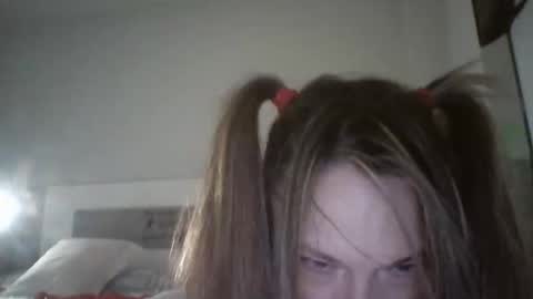 Snapshot of vivian80 chatting on 09.10.25 vivian online show from 09.10.25