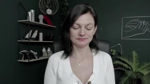 Vivian online show from 02.26.26