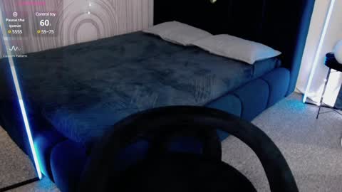 Vivian Evans online show from 01.18.25