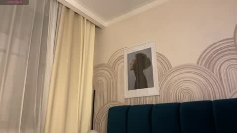 Vivian Evans online show from 03.24.26