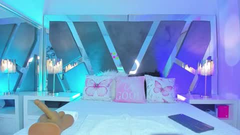 Snapshot of vivian_monroe chatting on 02.13.26 Vivian Monroe online show from 02.13.26