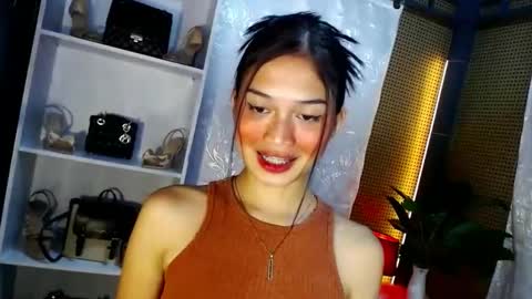 Snapshot of vivian_roberts chatting on 01.06.25 Vivian online show from 01.06.25