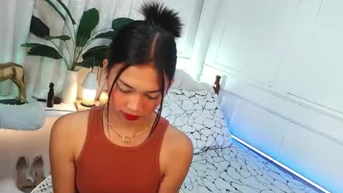 Snapshot of vivian_roberts chatting on 03.08.25 Vivian online show from 03.08.25