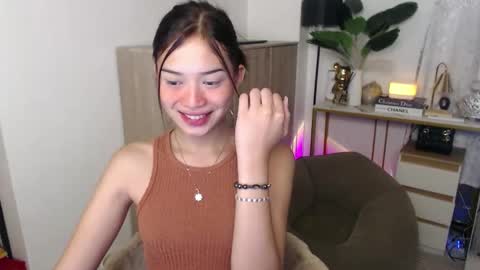 Snapshot of vivian_roberts chatting on 09.10.25 Vivian online show from 09.10.25