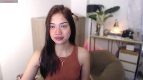 Snapshot of vivian_roberts chatting on 10.17.25 Vivian online show from 10.17.25