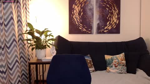 Vivian online show from 12.05.24