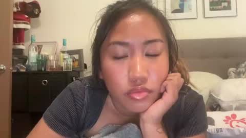 Snapshot of viviandela97 chatting on 06.15.26 viviandela97 online show from 06.15.26
