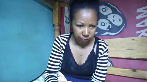 Snapshot of viviane0812 chatting on 02.28.25 viviane0812 online show from 02.28.25