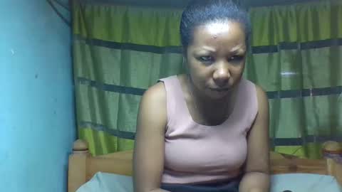 Snapshot of viviane0812 chatting on 09.21.25 viviane0812 online show from 09.21.25