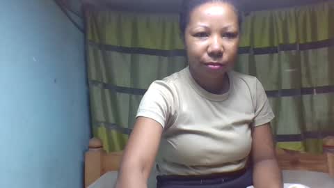Snapshot of viviane0812 chatting on 09.22.25 viviane0812 online show from 09.22.25