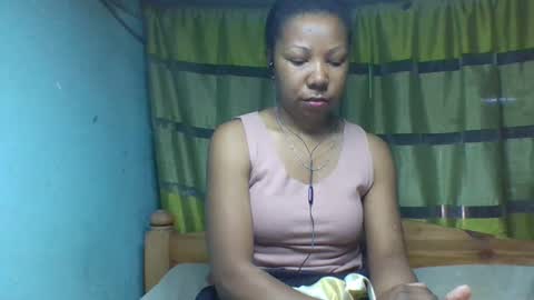 Snapshot of viviane0812 chatting on 09.24.25 viviane0812 online show from 09.24.25