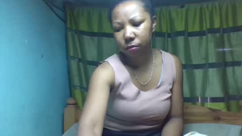 Snapshot of viviane0812 chatting on 09.26.25 viviane0812 online show from 09.26.25