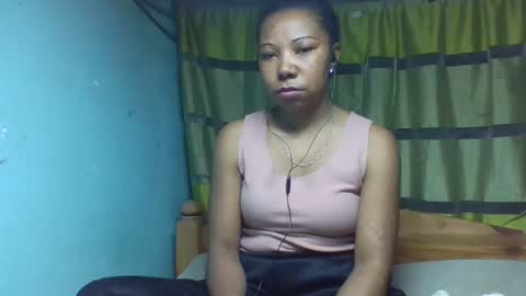 Snapshot of viviane0812 chatting on 09.26.25 viviane0812 online show from 09.26.25