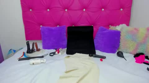 Snapshot of vivianeparis chatting on 05.22.26 VivianParis online show from 05.22.26