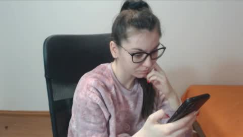 Vivian Gray online show from 02.04.25