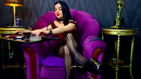 Vivian Reeve online show from 12.17.24