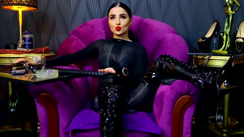 Vivian Reeve online show from 12.18.24