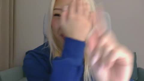 Snapshot of vivianwinters chatting on 11.15.25 vivianwinters online show from 11.15.25