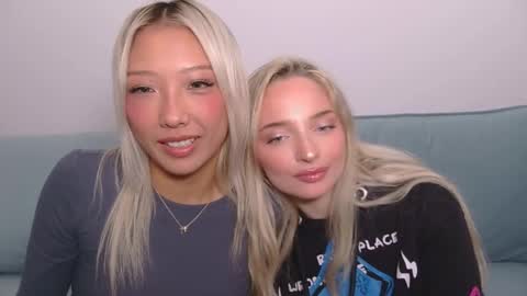 Snapshot of vivianwinters chatting on 11.18.25 vivianwinters online show from 11.18.25