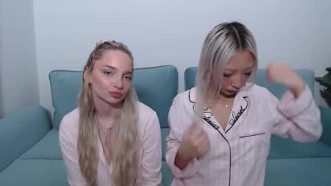 Snapshot of vivianwinters chatting on 11.21.25 vivianwinters online show from 11.21.25