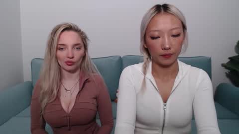 Snapshot of vivianwinters chatting on 11.21.25 vivianwinters online show from 11.21.25