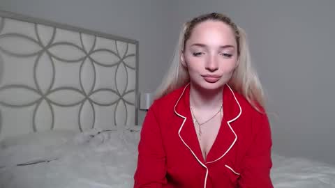 Snapshot of vivianwinters chatting on 11.28.25 vivianwinters online show from 11.28.25